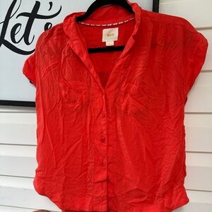 Maeve XS red button up top
